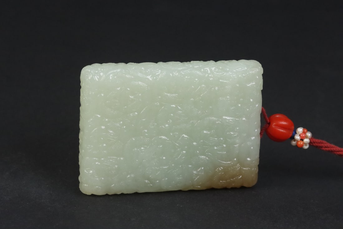 An Exquisite White Jade Dragon Pattern Pendant - 3