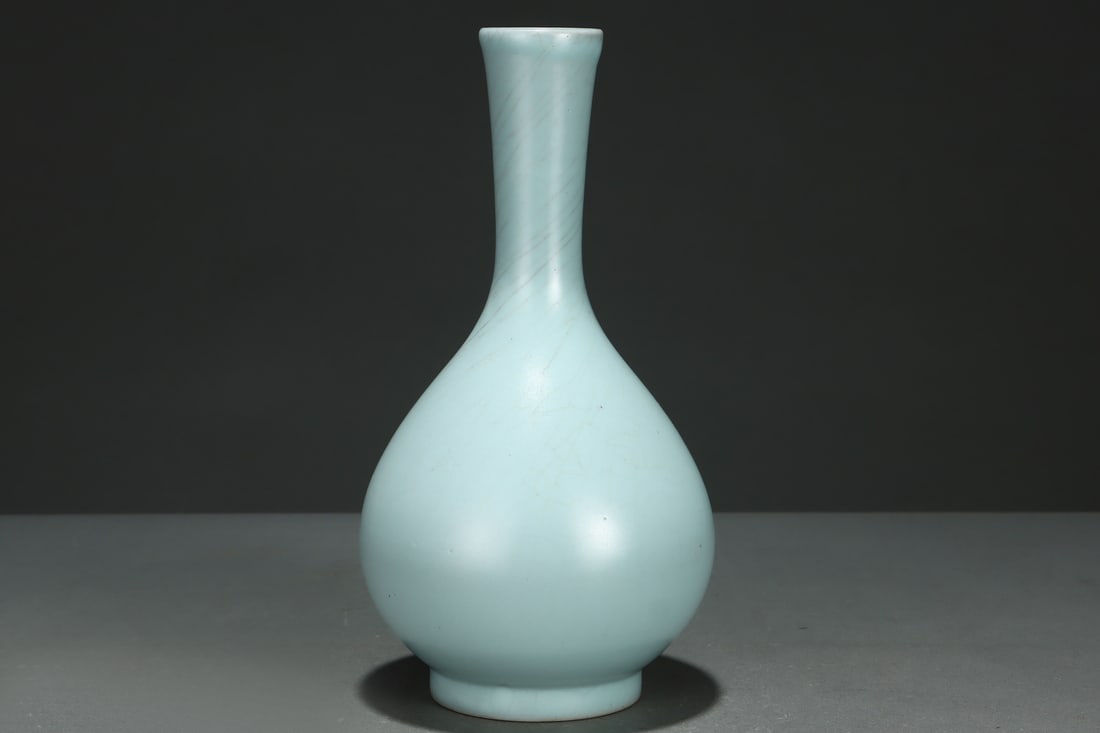 An Exquisite Ru yao Sky Blue Glazed Vase: An Exquisite Ru yao Sky Blue Glazed Vase,Song Dynasty, China,Size:8.9inx4.8in汝窑天蓝釉瓶,中国宋代,Size:22.7cmx12.2cm