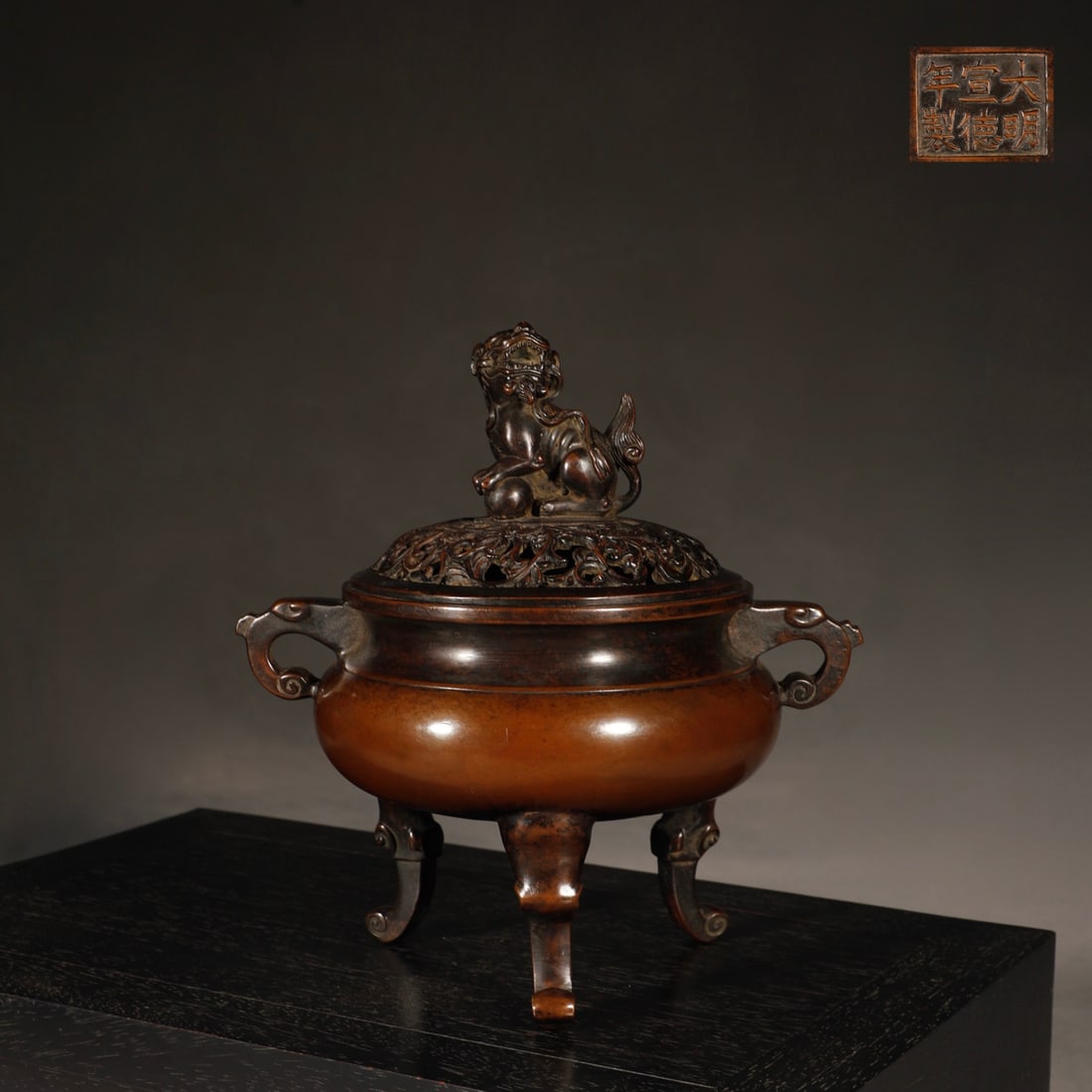 An Exquisite Bronze Double-Ears Tripod Censer,With Lion Cover: An Exquisite Bronze Double-Ears Tripod Censer,With Lion Cover,Ming Dynasty,China,Xuande Six-character Mark,Size:8.9inx6.3inx8.5in,Weight:3150g铜双耳三足香炉&#