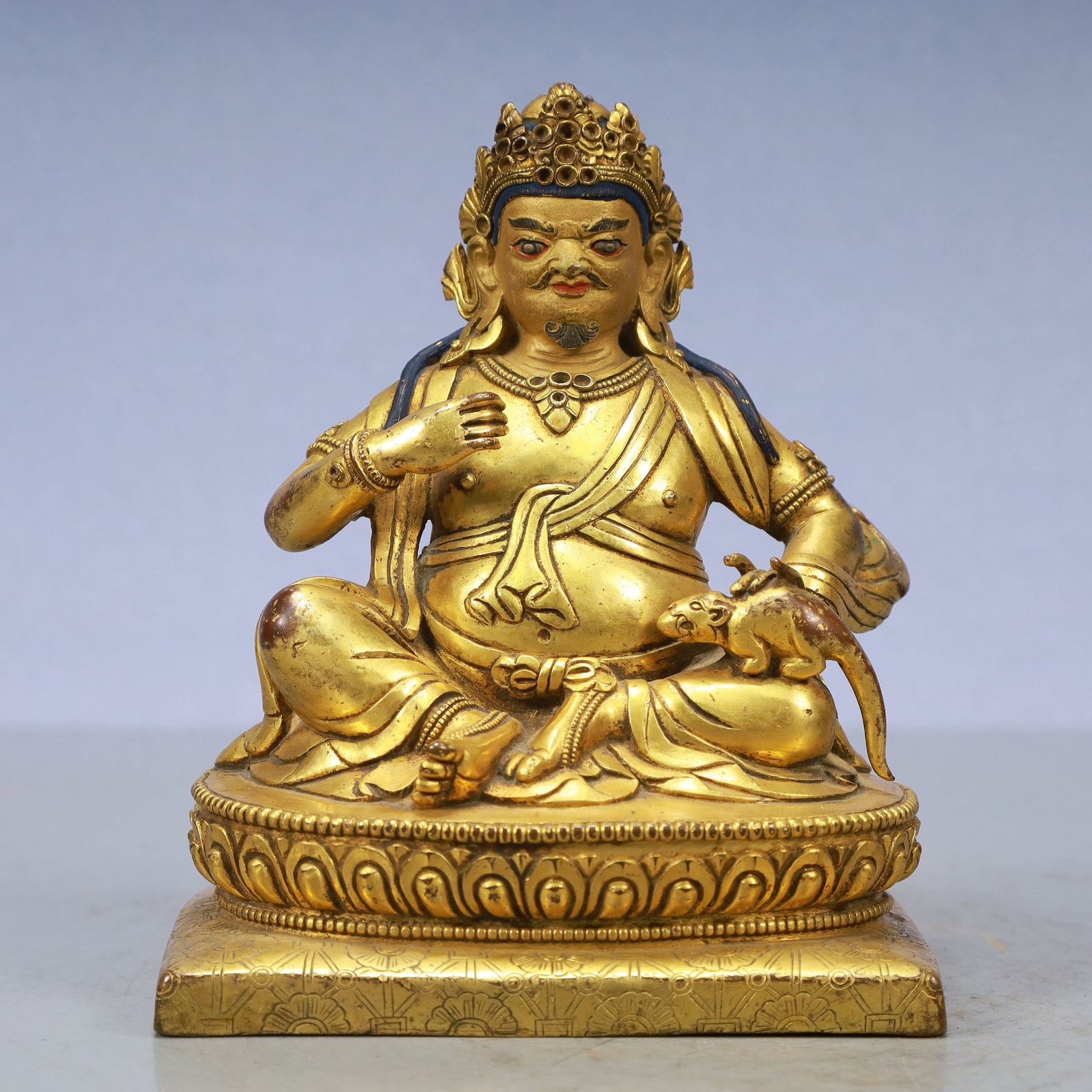 A Exquisite Gilt Bronze Statue of Mammon: A Exquisite Gilt Bronze Statue of Mammon Ming Dynasty, China Size:5.1inx3.9inx5.9in Weight:2050g铜鎏金财神 中国明代 Size:13cmx10cmx15cm Weight:205
