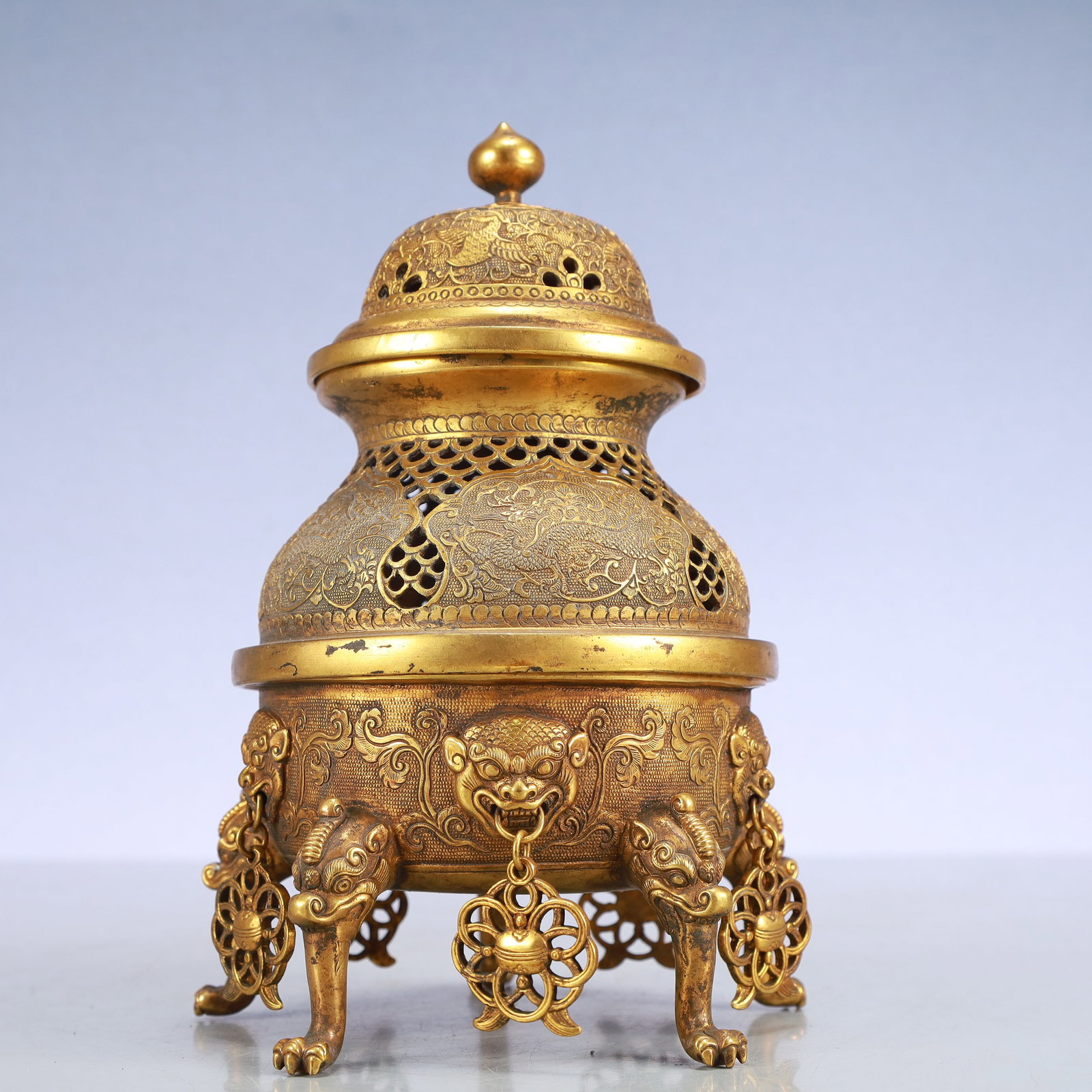 A Exquisite Gilt Bronze Lotus Pattern Dragon Pattern Flower and Bird Pattern Censer: A Exquisite Gilt Bronze Lotus Pattern Dragon Pattern Flower and Bird Pattern Censer Qing Dynasty, China Size:5.1inx7.9in Weight:950g铜鎏金缠枝莲纹龙 