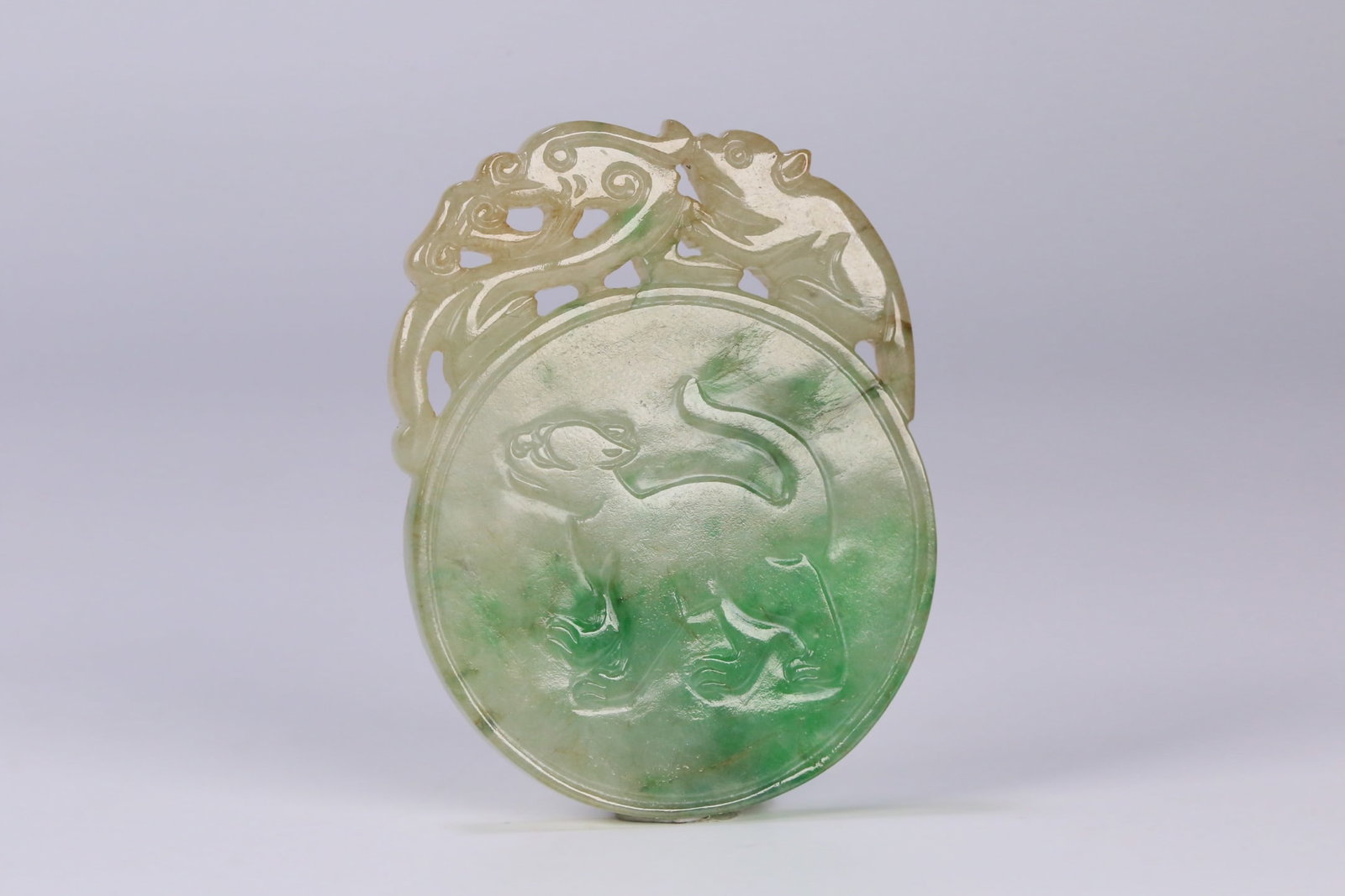 An Exquisite Jadeite Auspicious Beast Dragon Pattern Pendant: An Exquisite Jadeite Auspicious Beast Dragon Pattern Pendant,Qing Dynasty,China,Size:2inx1.5inx0.2in,Weight:24.8g翡翠瑞兽龙纹挂件,中国଀