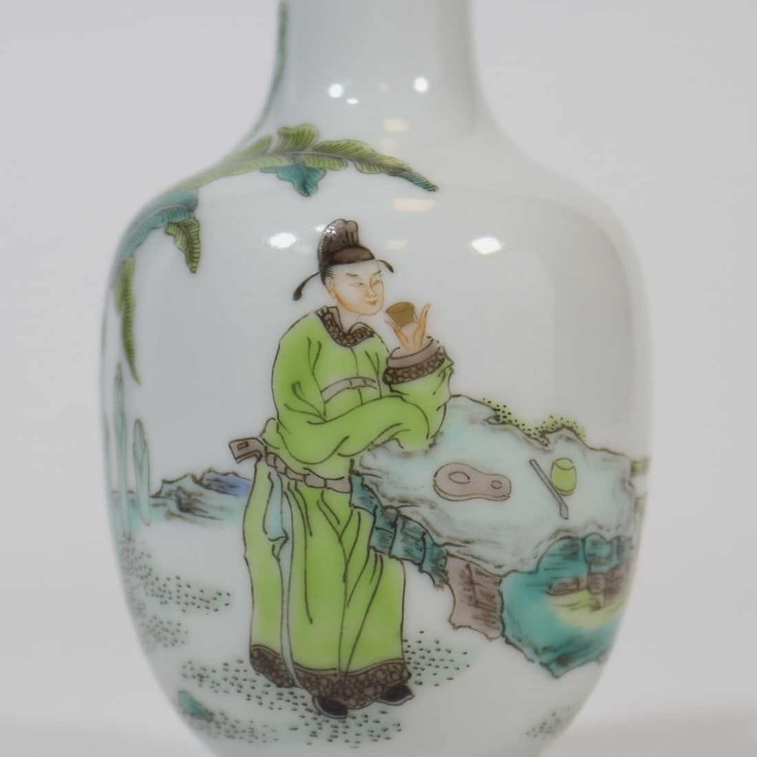 An Exquisite Wucai Figure Pattern Vase - 8