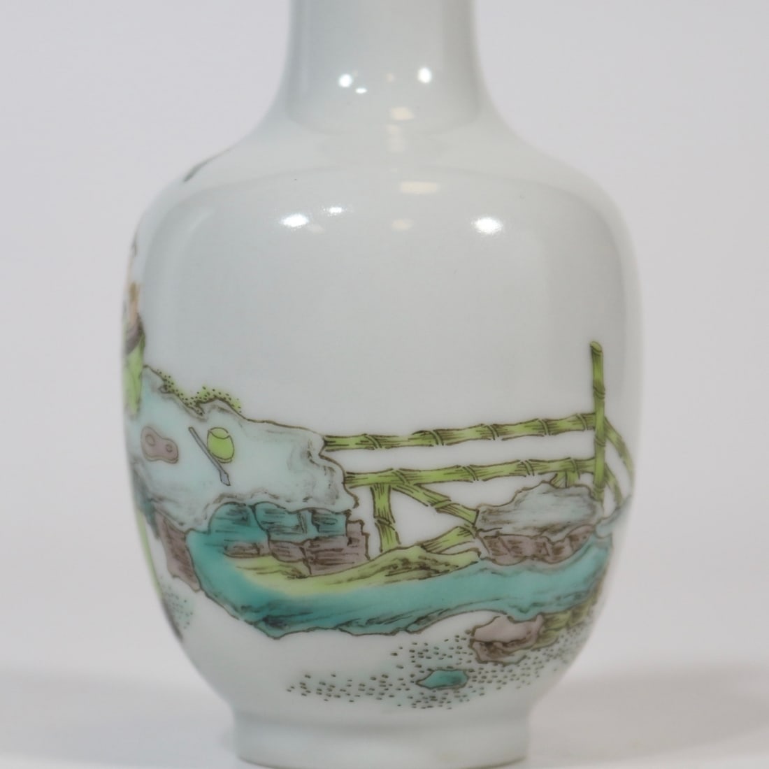 An Exquisite Wucai Figure Pattern Vase - 9