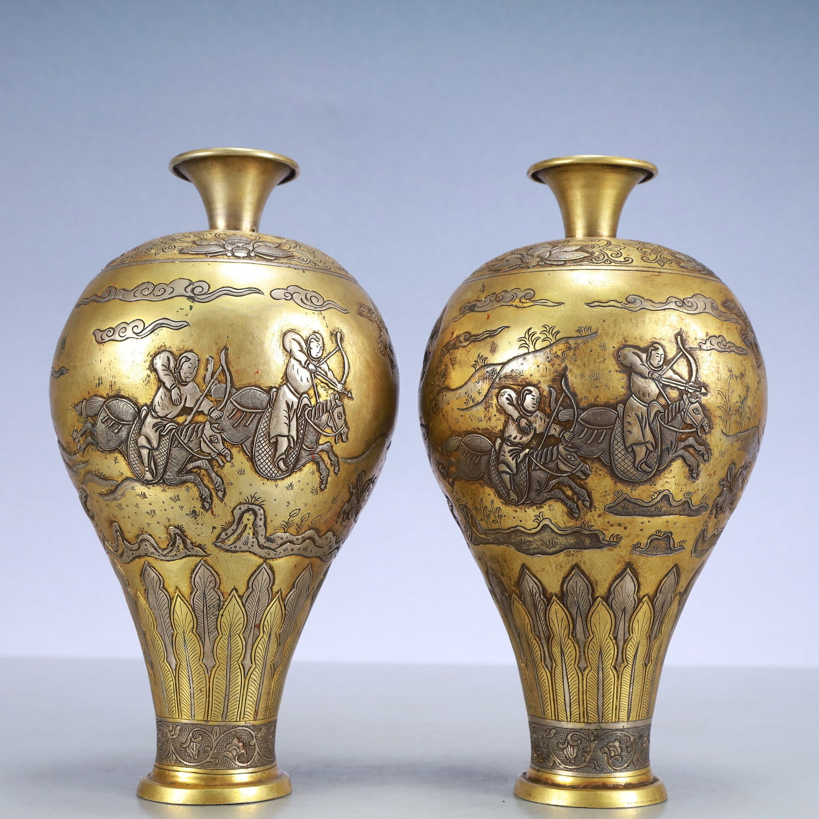 A Exquisite A pair of Gilt Bronze Character and Story Pattern Vase: A Exquisite A pair of Gilt Bronze Character and Story Pattern Vase Qing Dynasty, China Size:4.7inx8.7in Weight:1050g一对铜鎏金人物故事纹