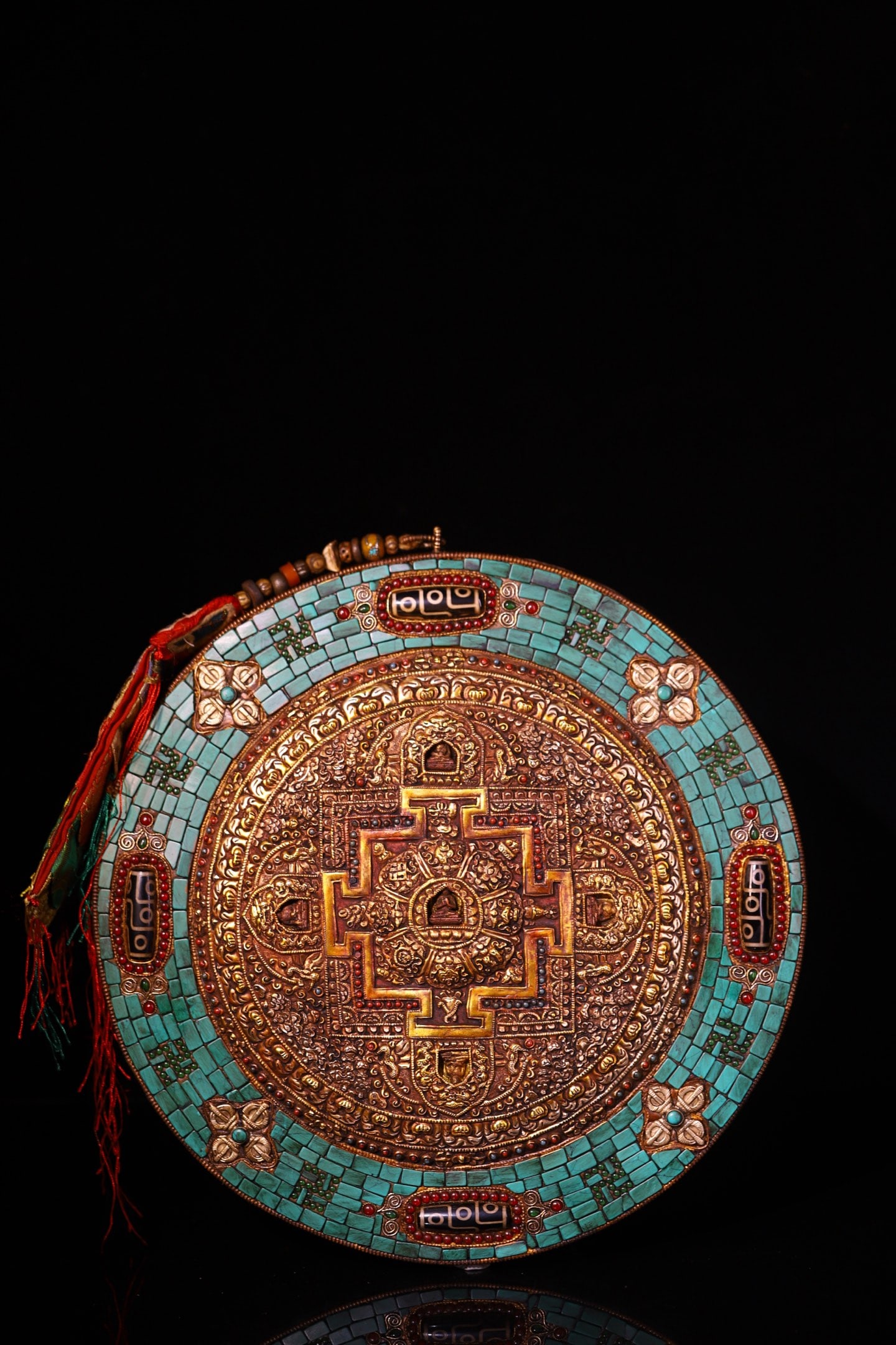 A Rare Silver Inlaid Dzi Bead and Turquoise Tangka: A Rare Silver Inlaid Dzi Bead and Turquoise Tangka,Qing Dynasty,China,Size:13inx11.8inx0.9in,Weight:1000g银镶天珠和绿松石唐卡,中ࢲ