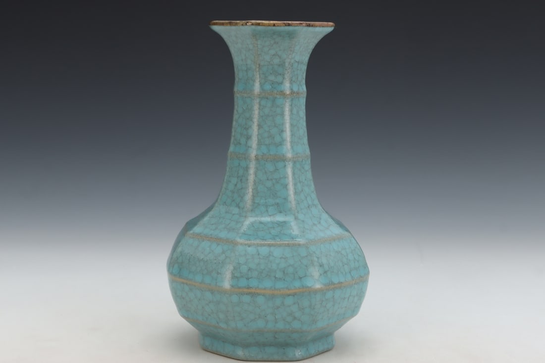 An Exquisite Ru yao Sky Blue Glazed Cover with Gold Vase: An Exquisite Ru yao Sky Blue Glazed Cover with Gold Vase,Song Dynasty, China,Royal Court Mark,Size:7.5inx4.9in汝窑天蓝釉金口瓶,中国宋&
