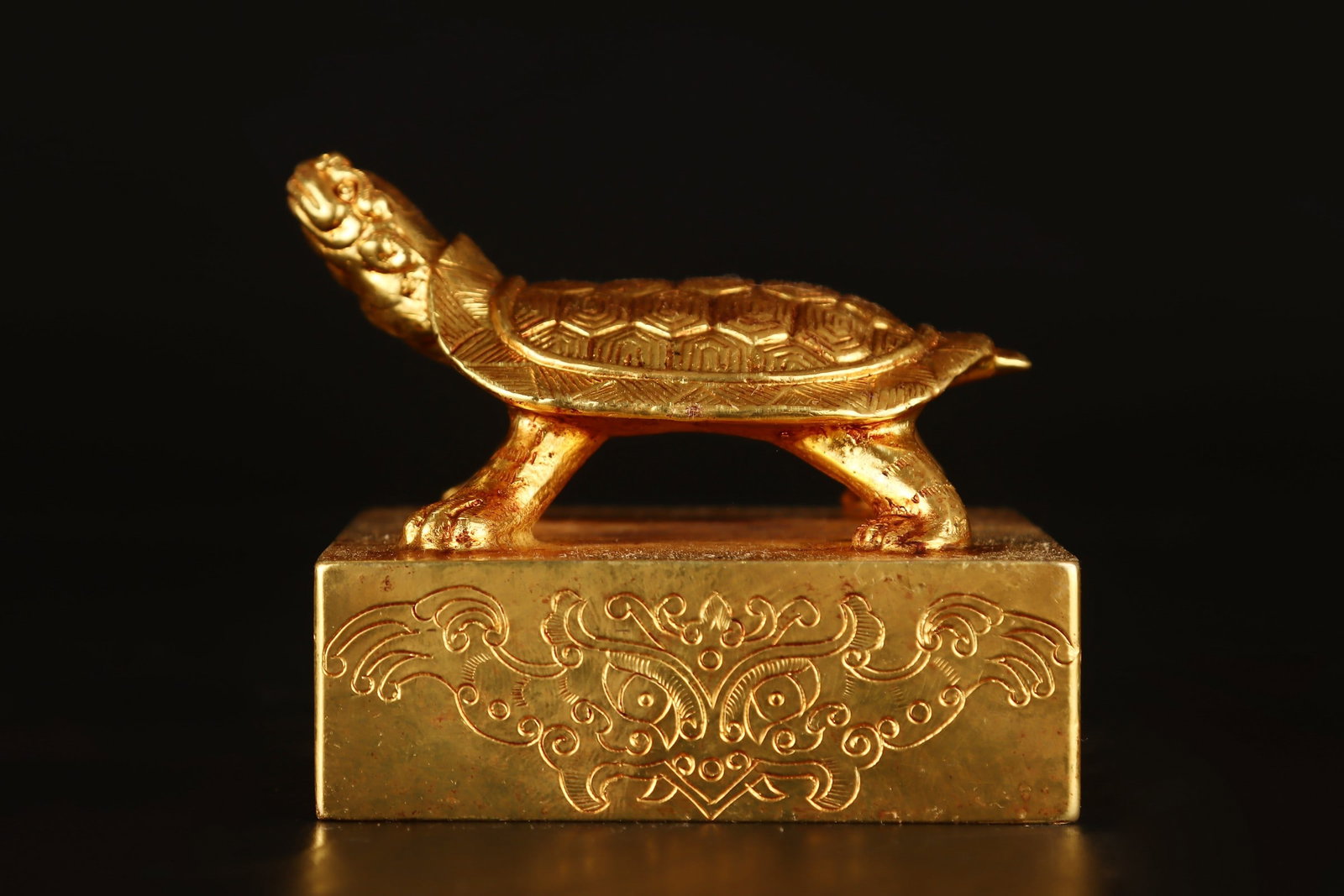 An Exquisite Gilt Bronze Beast-Face Pattern Turtle-Shaped Seal (1 of 9)