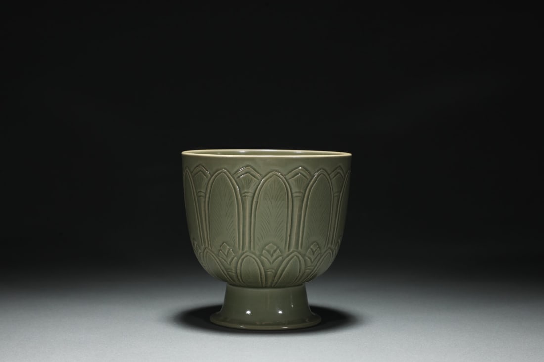 An Exquisite Yue yao Celadon Banana Leaf Pattern Stem Cup (1 of 9)