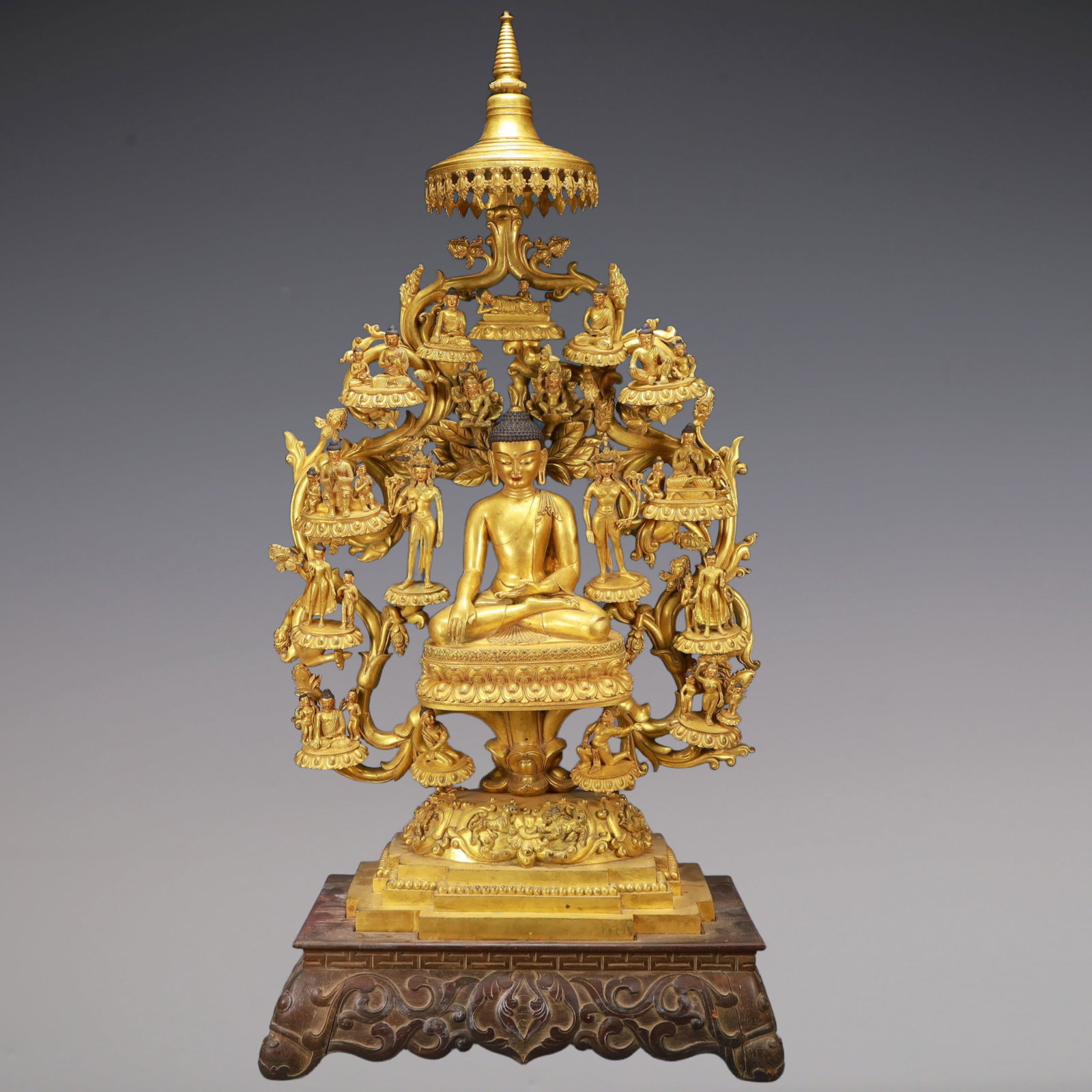 A Exquisite Gilt Bronze Buddha statue: A Exquisite Gilt Bronze Buddha statue Ming Dynasty, China Size:24.4inx10.2inx41.7in Weight:47600g铜鎏金佛像 中国明代 Size:62cmx26cmx106cm