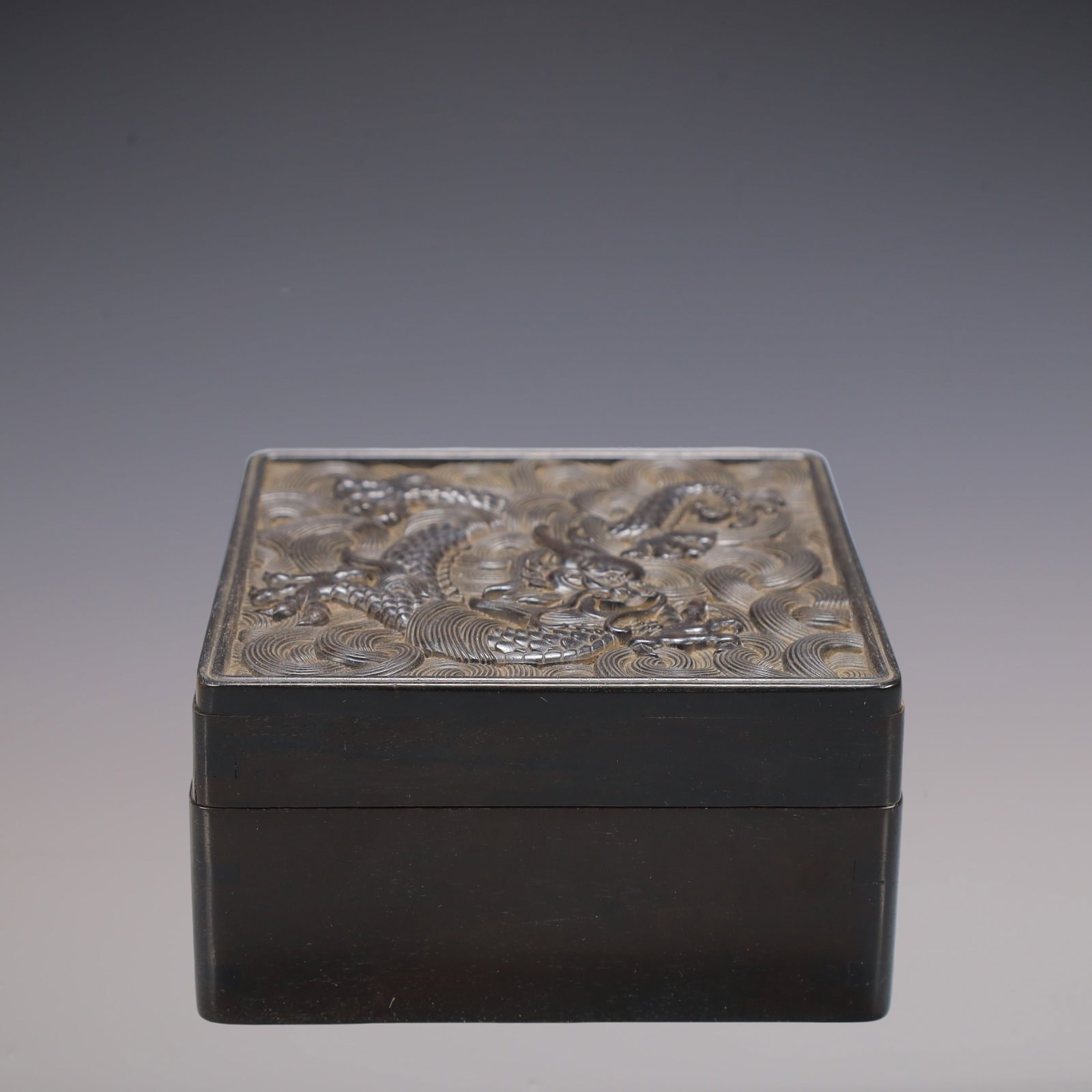 A Exquisite Zitanwood Dragon Pattern Box: A Exquisite Zitanwood Dragon Pattern Box Qing Dynasty, China Size:4.9inx2.6in Weight:500g紫檀木龙纹盒 中国清代 Size:12.5cmx6.5cm Weight:500g