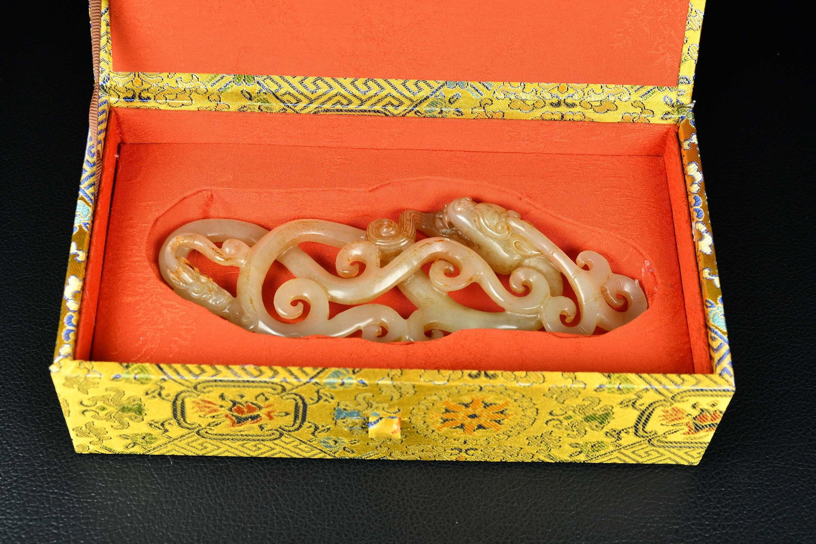 An Exquisite White Jade Hollow Chi-Dragon Pendant: An Exquisite White Jade Hollow Chi-Dragon Pendant,Qing Dynasty, China,Size:7.1inx2.8in,Weight:152g白玉镂空螭龙挂件,中国清代,Size