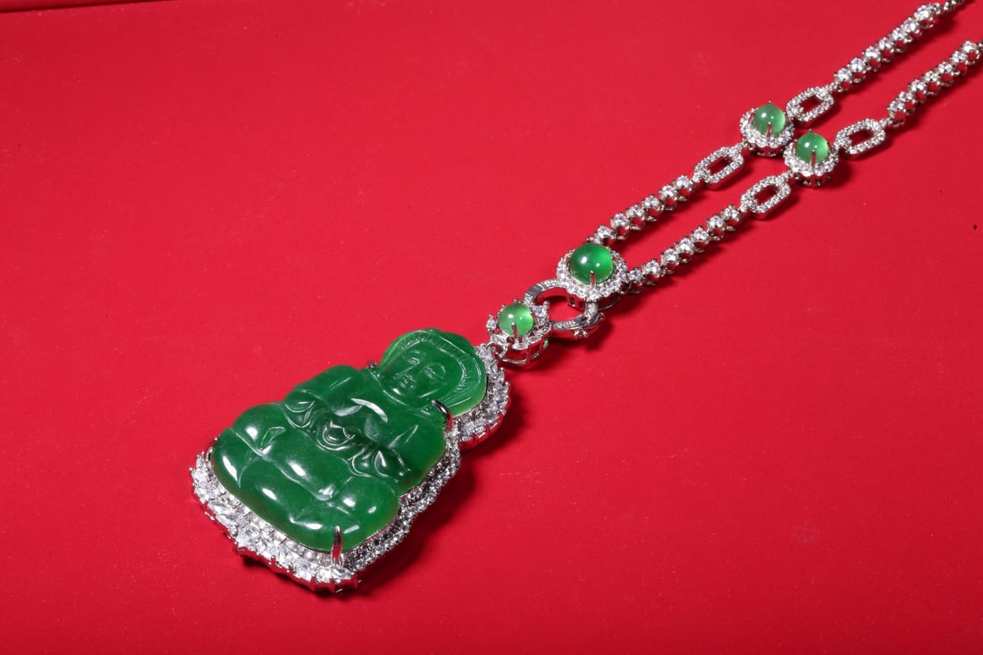An Exquisite Jadeite Statue of Avalokitesvara Necklace,Inlaid Diamond: An Exquisite Jadeite Statue of Avalokitesvara Necklace,Inlaid Diamond,Qing Dynasty,China,Size:(Pendant)2.4inx1.6in,Total