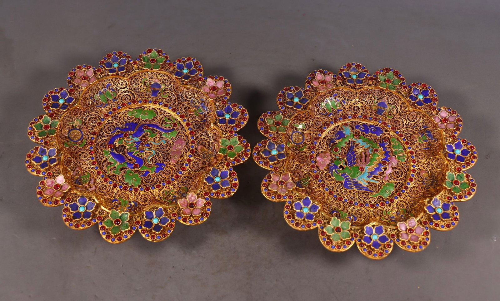 A Pair of Exquisite Filigree and Gilding Inlaid Gems Eight Treasures,Dragon and Phoenix Pattern: A Pair of Exquisite Filigree and Gilding Inlaid Gems Eight Treasures,Dragon and Phoenix Pattern Plates,Qing Dynasty,China,Qianlong Four-character Mark,Size:1.6inx8.1in,Total Weight:903g一对