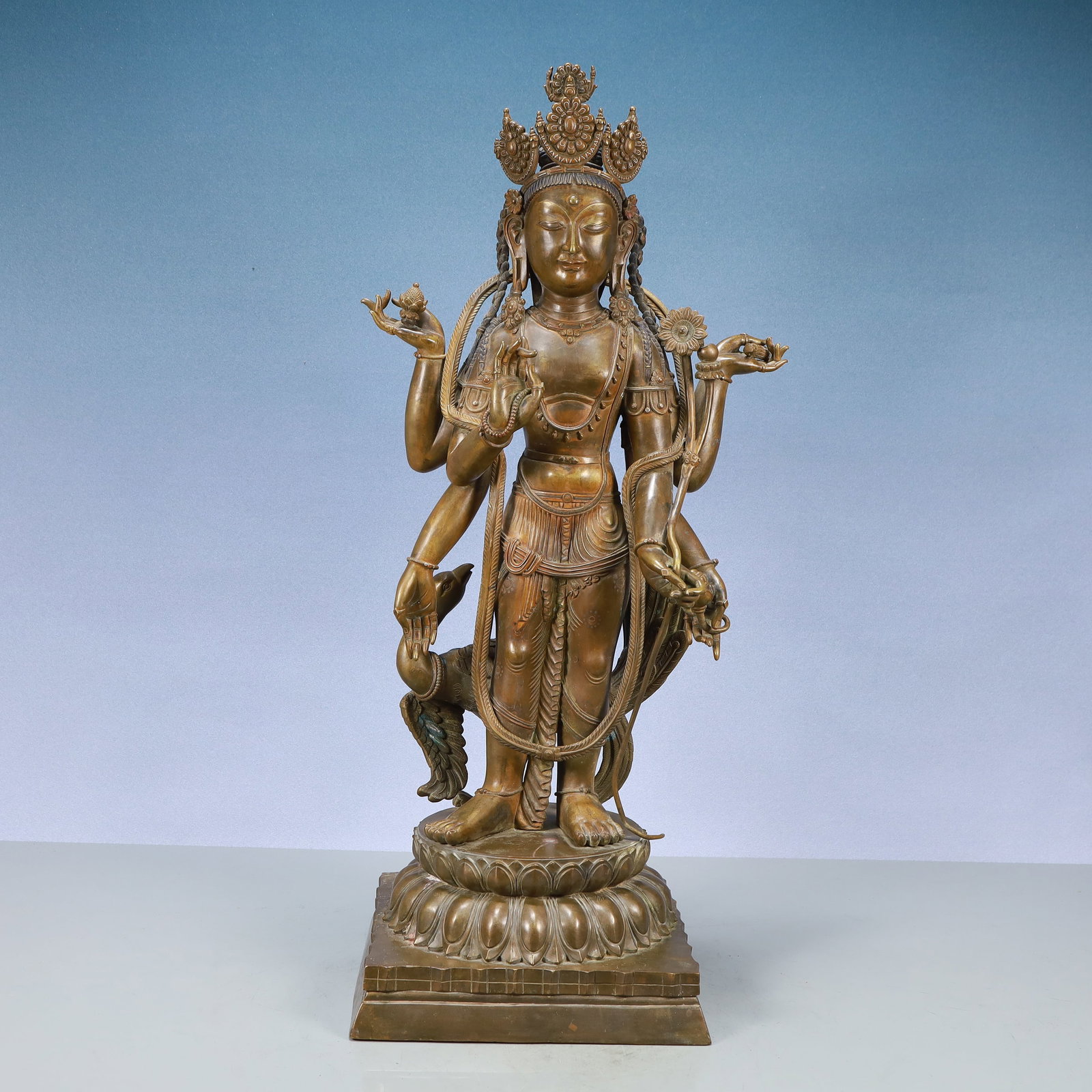 A Exquisite Coppery Statue of Avalokitesvara: A Exquisite Coppery Statue of Avalokitesvara Ming Dynasty, China Size:10.2inx10.2inx28.3in Weight:20650g铜观音 中国明代 Size:26cmx26cmx72cm Weight:20650g