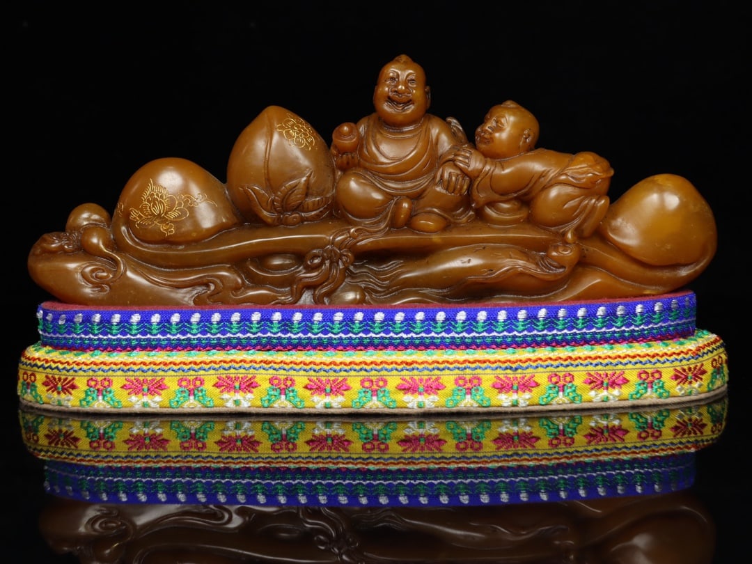 An Exquisite Tianhuang Stone Figure Pattern Seal: An Exquisite Tianhuang Stone Figure Pattern Seal,Qing Dynasty, China,Yang Yuxuan Mark,Size:5.1inx8.3inx3.1in,Weight:816g田黄石人物纹印章,中国