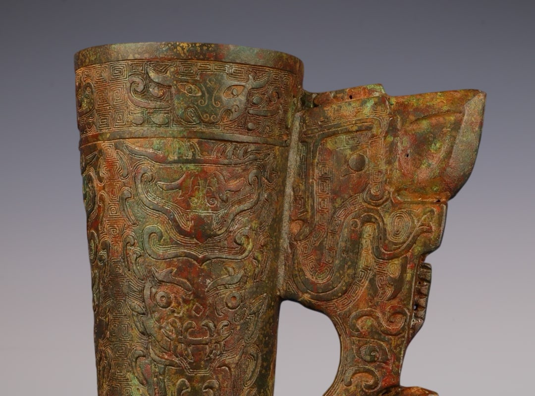 An Archaic Bronze Beast-Face Pattern Cup - 2