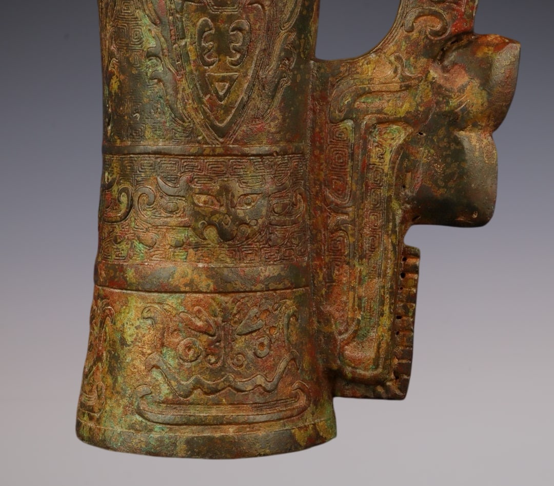 An Archaic Bronze Beast-Face Pattern Cup - 3