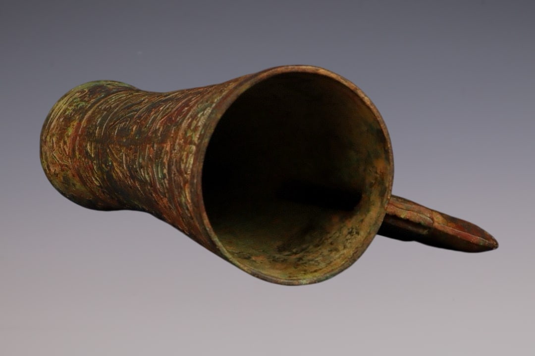 An Archaic Bronze Beast-Face Pattern Cup - 8
