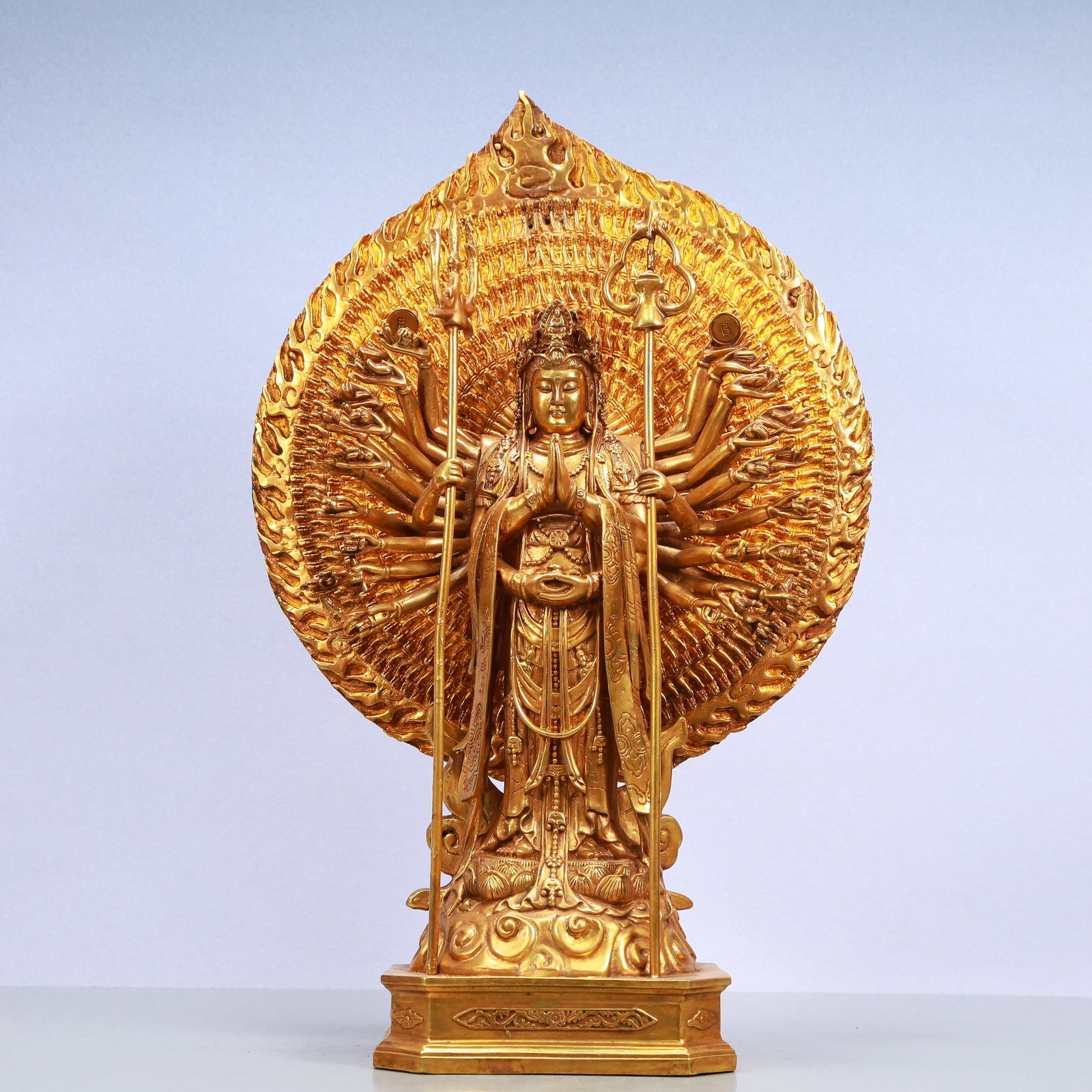 A Exquisite Gilt Bronze Statue of Thousand-hand Guanyin: A Exquisite Gilt Bronze Statue of Thousand-hand Guanyin Ming Dynasty, China Yongle Six-character Mark Size:13.4inx5.5inx20.7in Weight:8350g铜鎏金千手观音