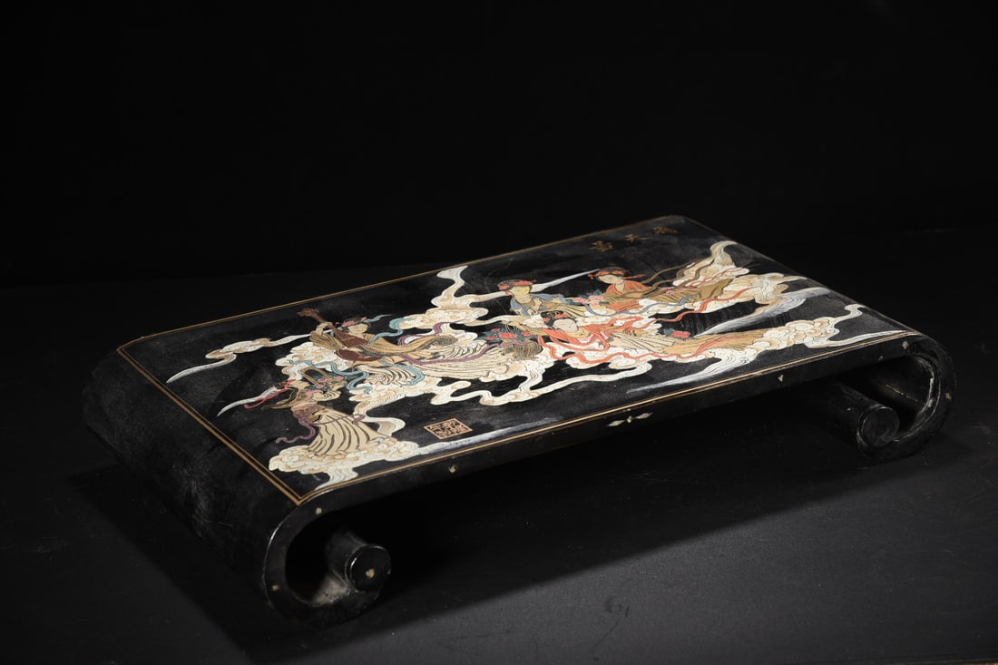 A Huge Wooden Lacquerware Painted Gold Painted Color Auspicious Cloud and Figure Pattern: A Huge Wooden Lacquerware Painted Gold Painted Color Auspicious Cloud and Figure Pattern Scroll-foot Stand,Qing Dynasty,China,Qianlong Four-character Mark,Size:3.1inx17.9inx10.2in,Weight:1405g木