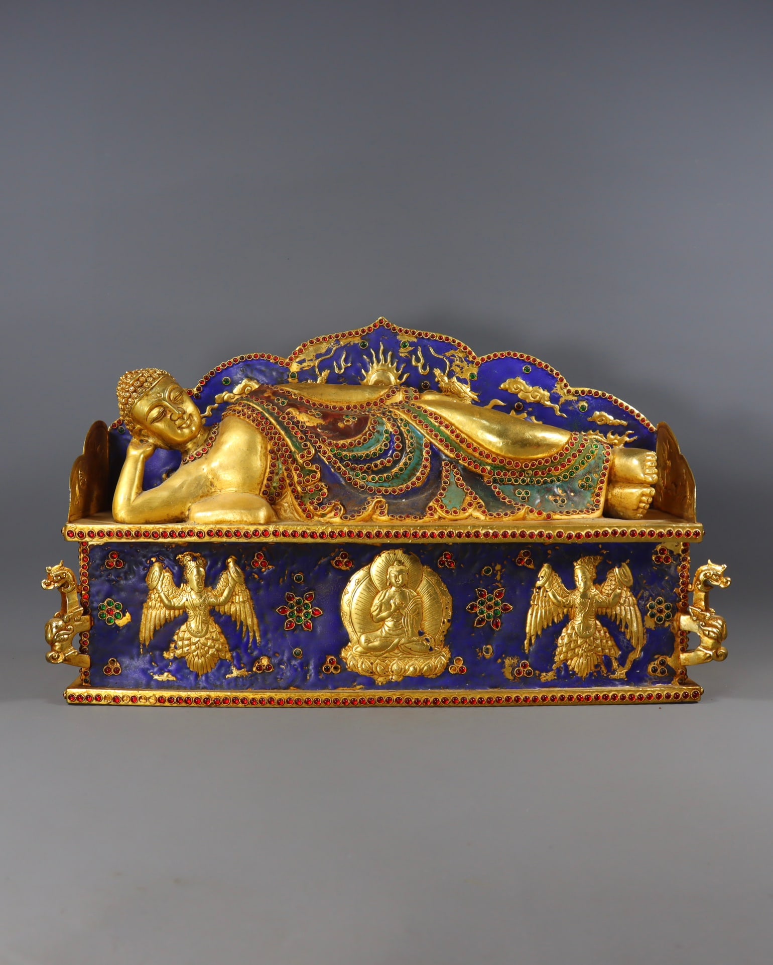 A Huge Gilt Bronze Inlaid Gems Auspicious Cloud and Dragon Pattern Buddha Statue: A Huge Gilt Bronze Inlaid Gems Auspicious Cloud and Dragon Pattern Buddha Statue,Qing Dynasty,China,Qianlong Four-character Mark,Size:10.2inx17.3inx6.1in,Weight:6300g铜鎏金镶&#
