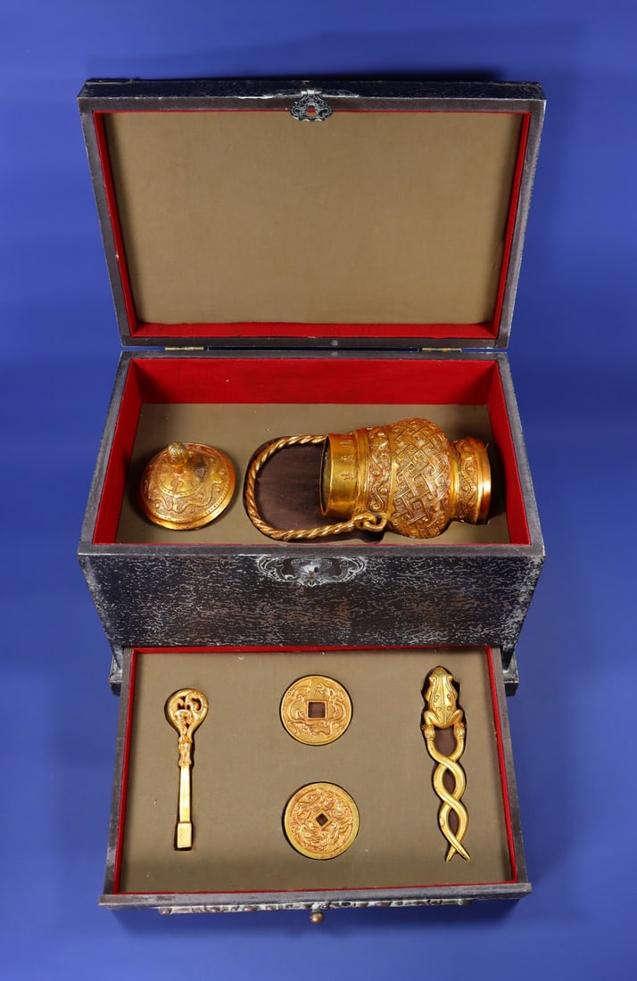 A Set of Fine Gilt Bronze Dragon Pattern Ornaments,With Inscription (1 of 9)