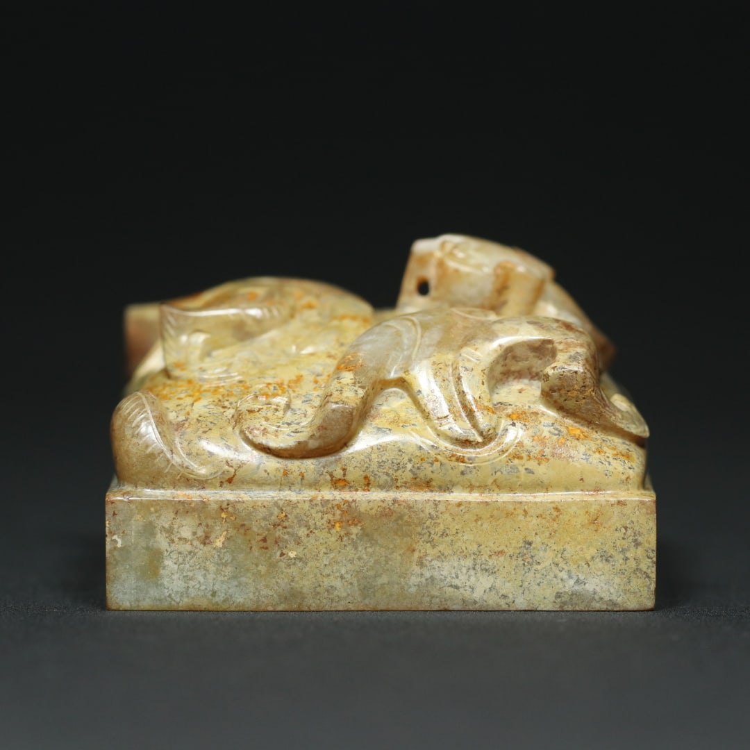 An Exquisite White Jade Chi-Dragon Pattern Seal: An Exquisite White Jade Chi-Dragon Pattern Seal,Han Dynasty,China,Size:2.2inx2.2inx1.4in,Weight:209g白玉螭龙纹印章,中国汉代,Size:5.5cm