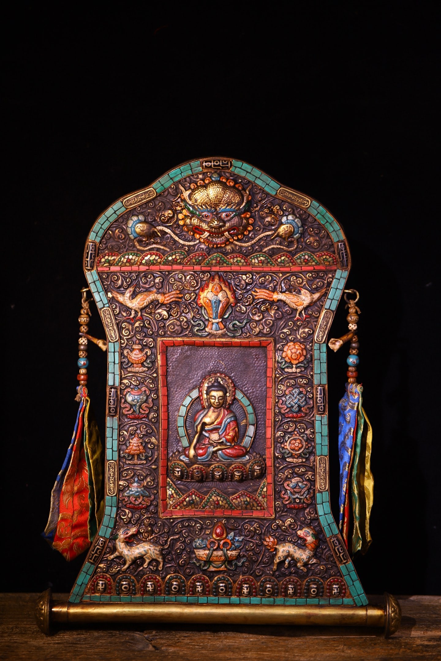 A Huge Bronze Inlaid Dzi Bead and Gems Statue of Sakyamuni Tangka: A Huge Bronze Inlaid Dzi Bead and Gems Statue of Sakyamuni Tangka,Qing