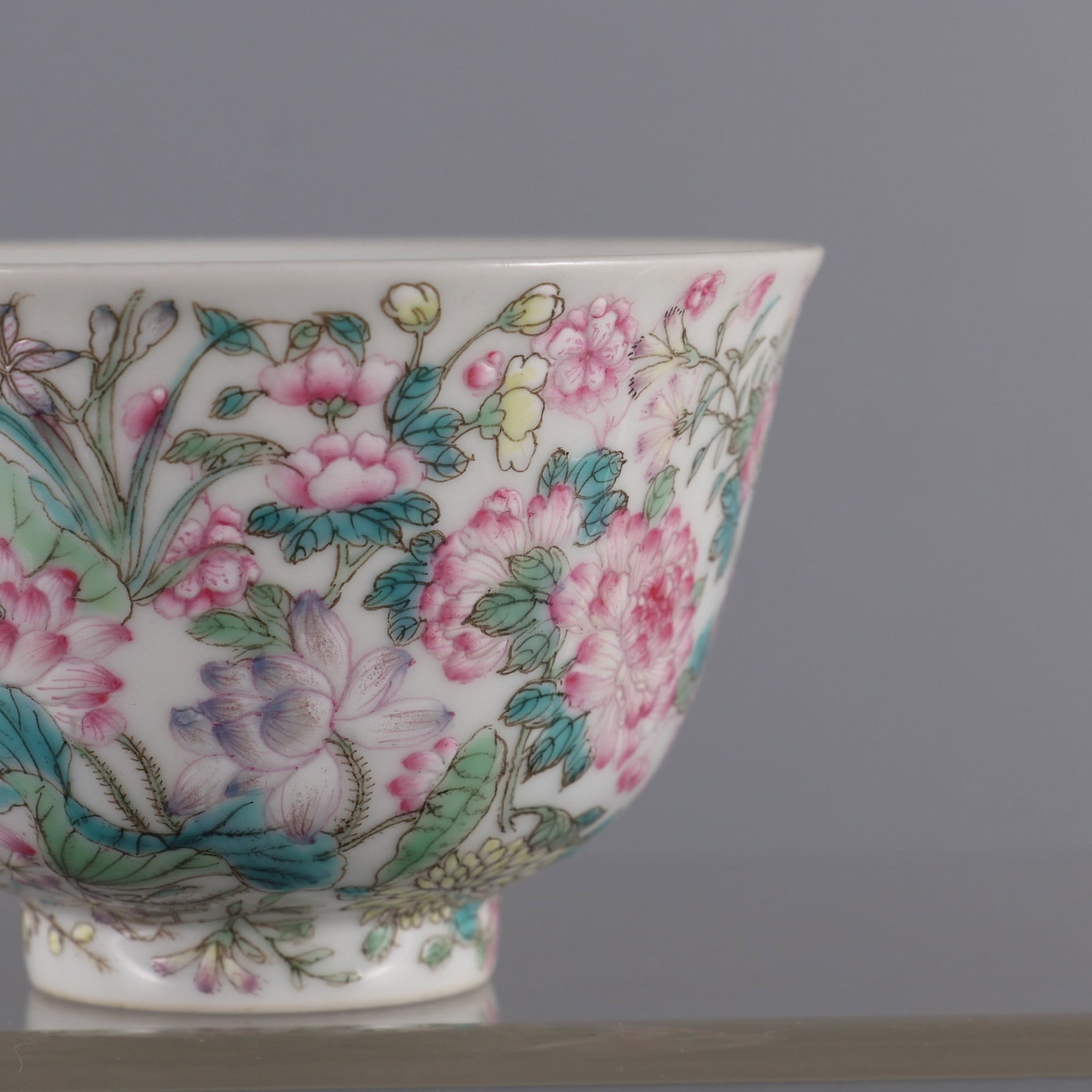 An Exquisite Famille-Rose Flower Pattern Cup - 4