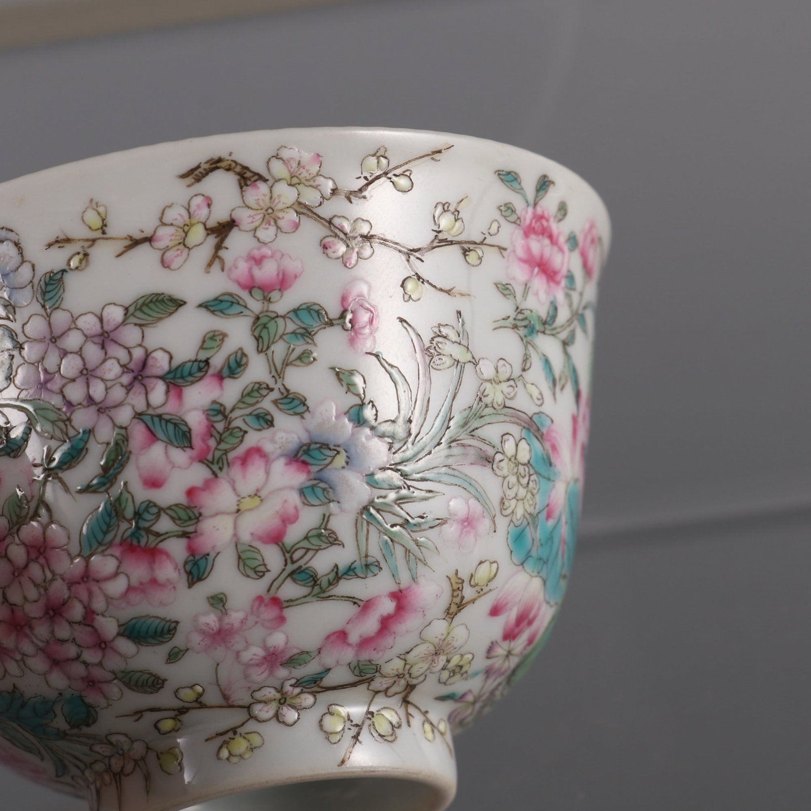 An Exquisite Famille-Rose Flower Pattern Cup - 5