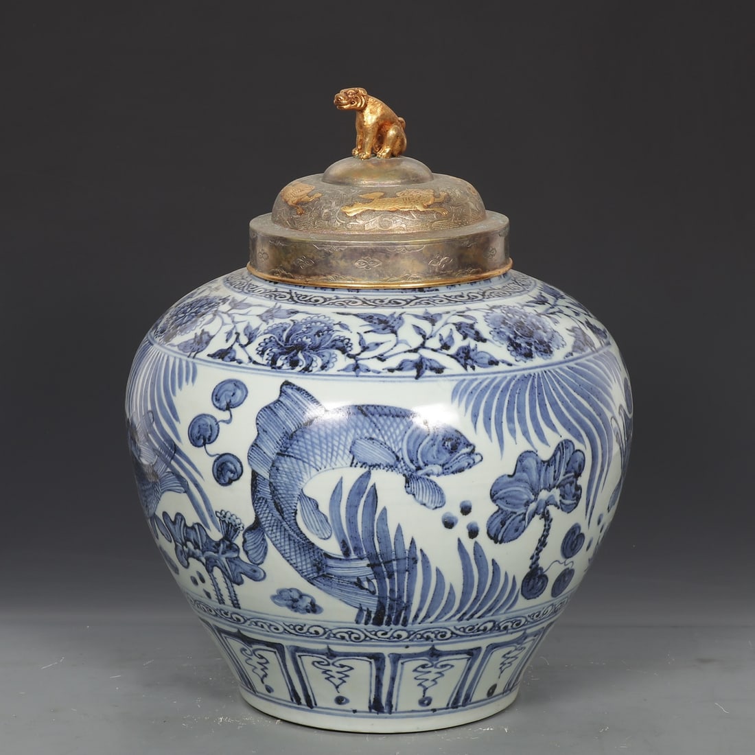 A Huge Blue and White Hornwort Pattern Jar,With Gilt Silver Cover: A Huge Blue and White Hornwort Pattern Jar,With Gilt Silver Cover,Yuan Dynasty,China,Size:16.9inx6.2inx13in青花鱼藻纹罐,带银鎏金盖,