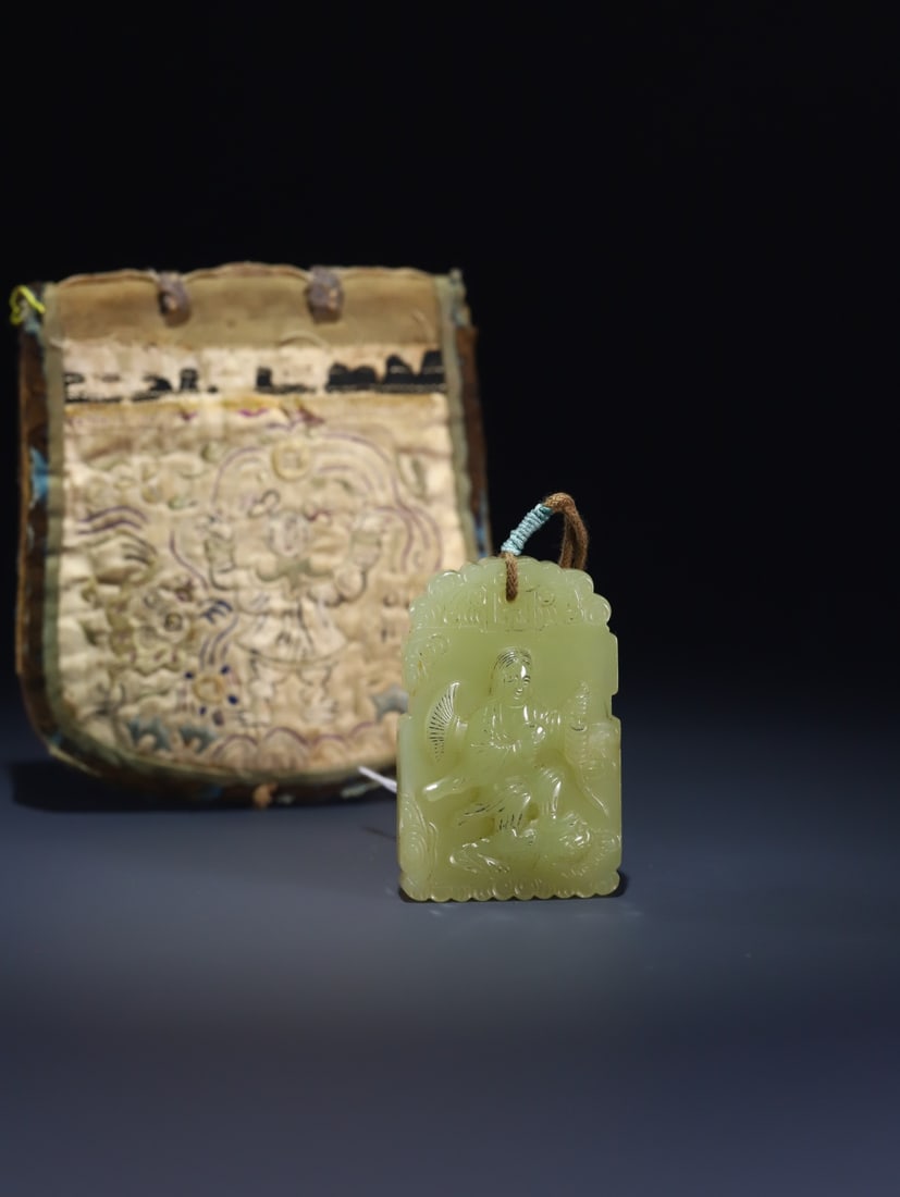 An Exquisite Yellow Jade Figure Pattern Pendant: An Exquisite Yellow Jade Figure Pattern Pendant,Qing Dynasty,China,Size:2.4inx1.6inx0.4in,Weight:52g黄玉人物纹挂件,中国清代,Size:6.2cm