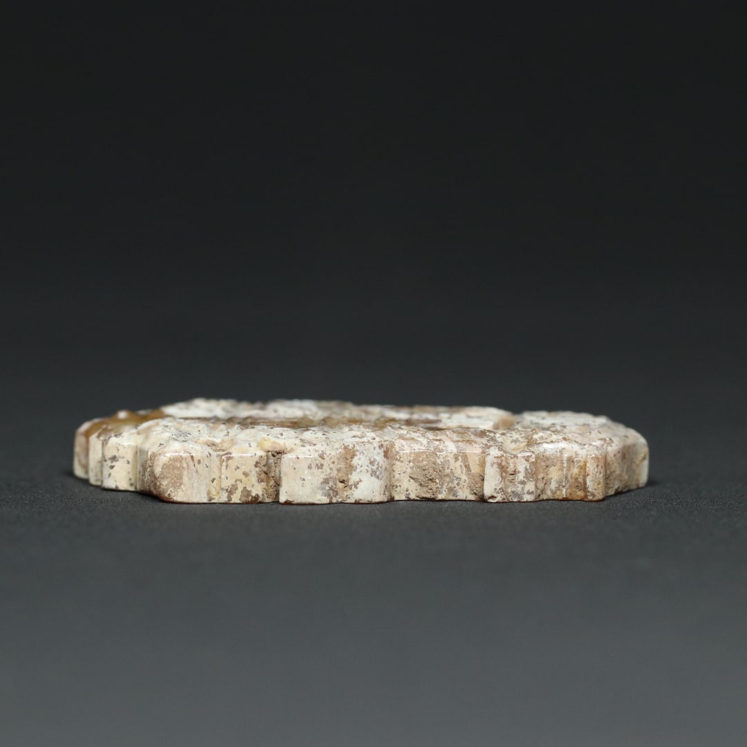 An Exquisite White Jade Beast-Face Pattern Pendant - 3