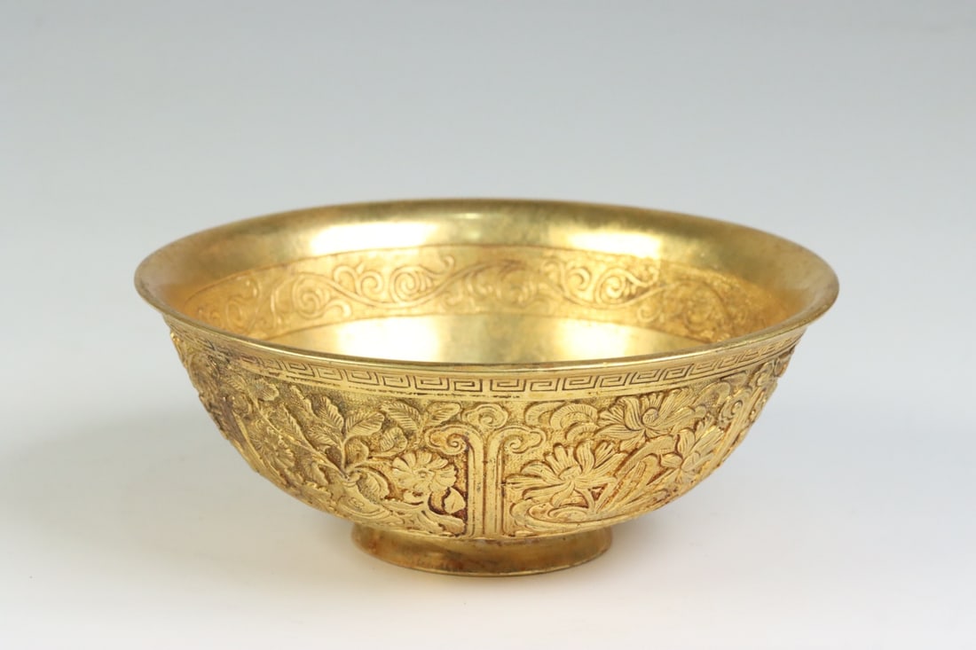 An Exquisite Gilt Bronze Flower and Fish Pattern Bowl: An Exquisite Gilt Bronze Flower and Fish Pattern Bowl,Qing Dynasty,China,With Mark,Size:4.9inx2in,Weight:400g铜鎏金花卉鱼纹碗,中国清&#