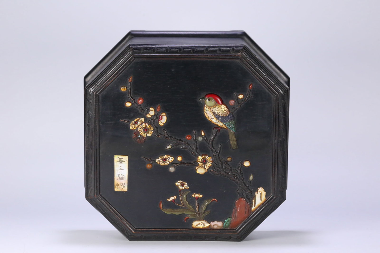 An Exquisite Zitanwood Flower and Bird Pattern Box with Cover,Inlaid Gems: An Exquisite Zitanwood Flower and Bird Pattern Box with Cover,Inlaid Gems,Qing