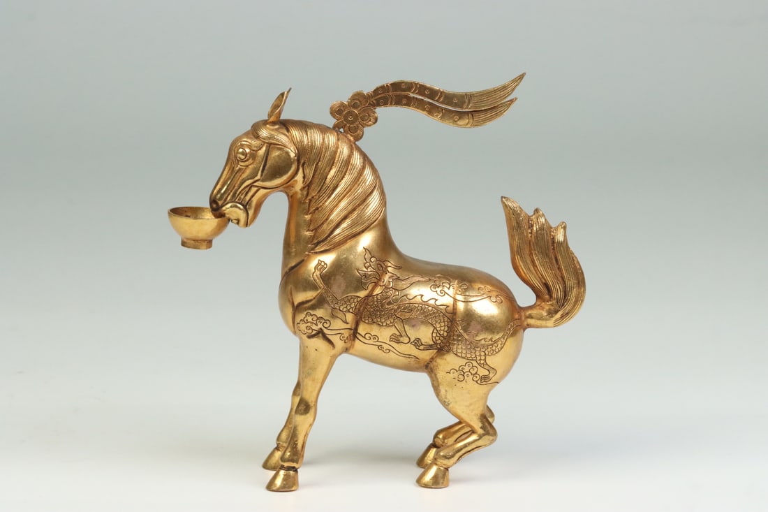 An Exquisite Gilt Bronze Dragon Pattern Horse Ornament: An Exquisite Gilt Bronze Dragon Pattern Horse Ornament,Qing