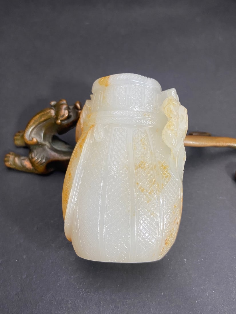 An Exquisite White Jade Crab Pattern Hand Piece (1 of 9)