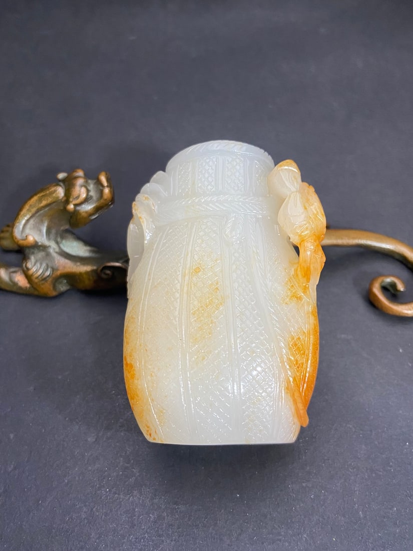 An Exquisite White Jade Crab Pattern Hand Piece - 2