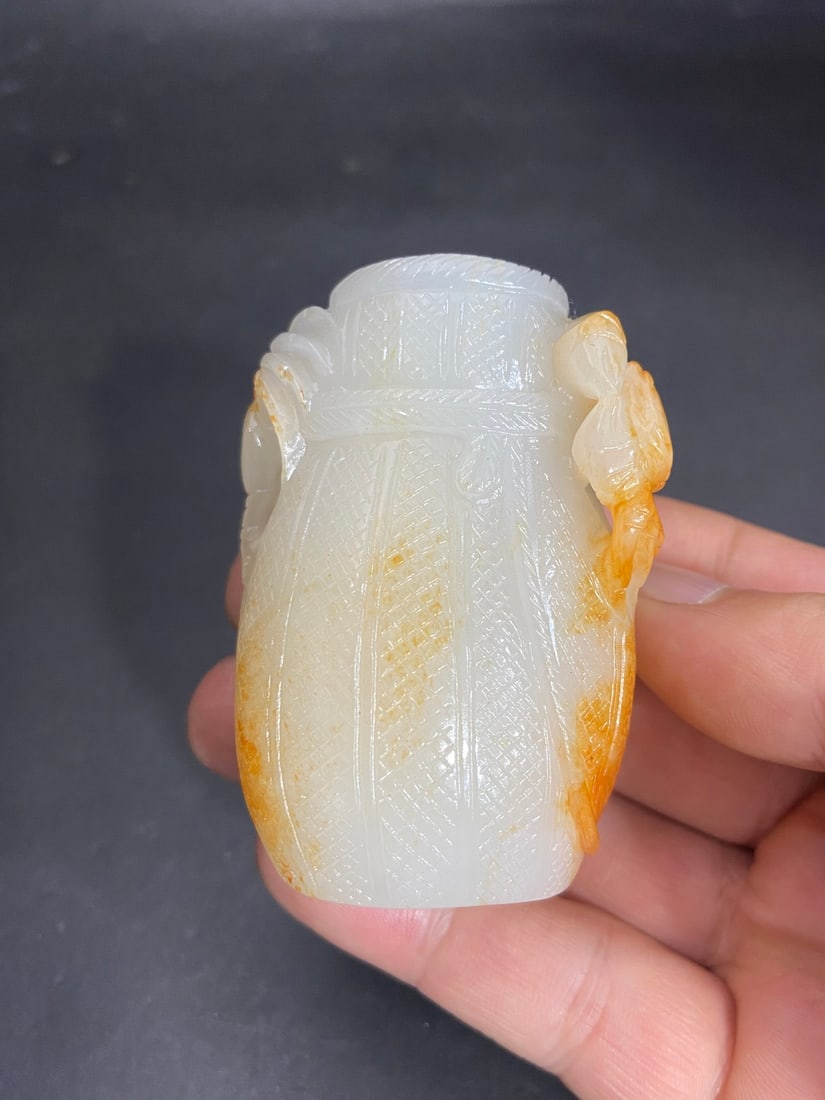 An Exquisite White Jade Crab Pattern Hand Piece - 6