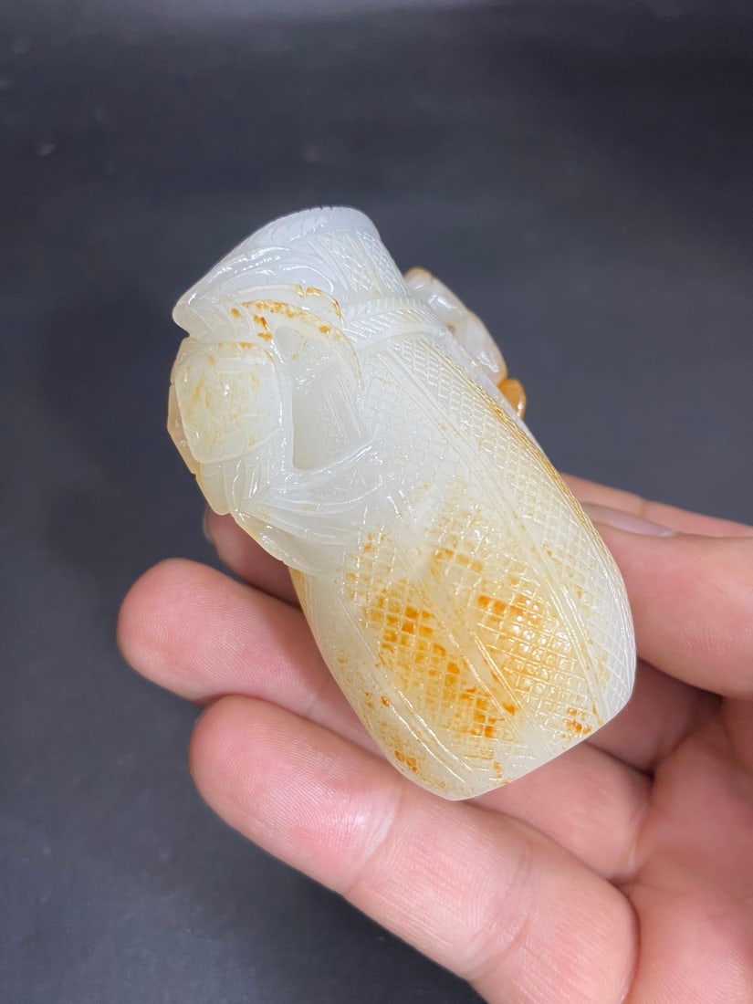 An Exquisite White Jade Crab Pattern Hand Piece - 7