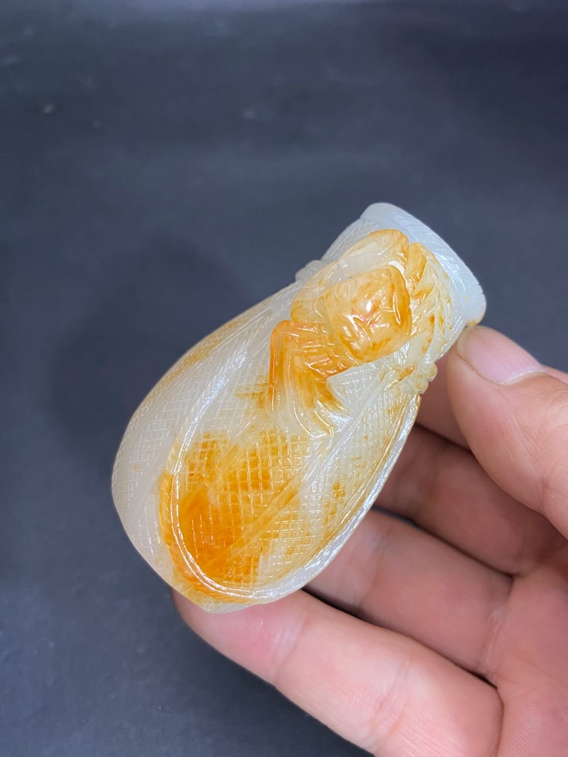 An Exquisite White Jade Crab Pattern Hand Piece - 8