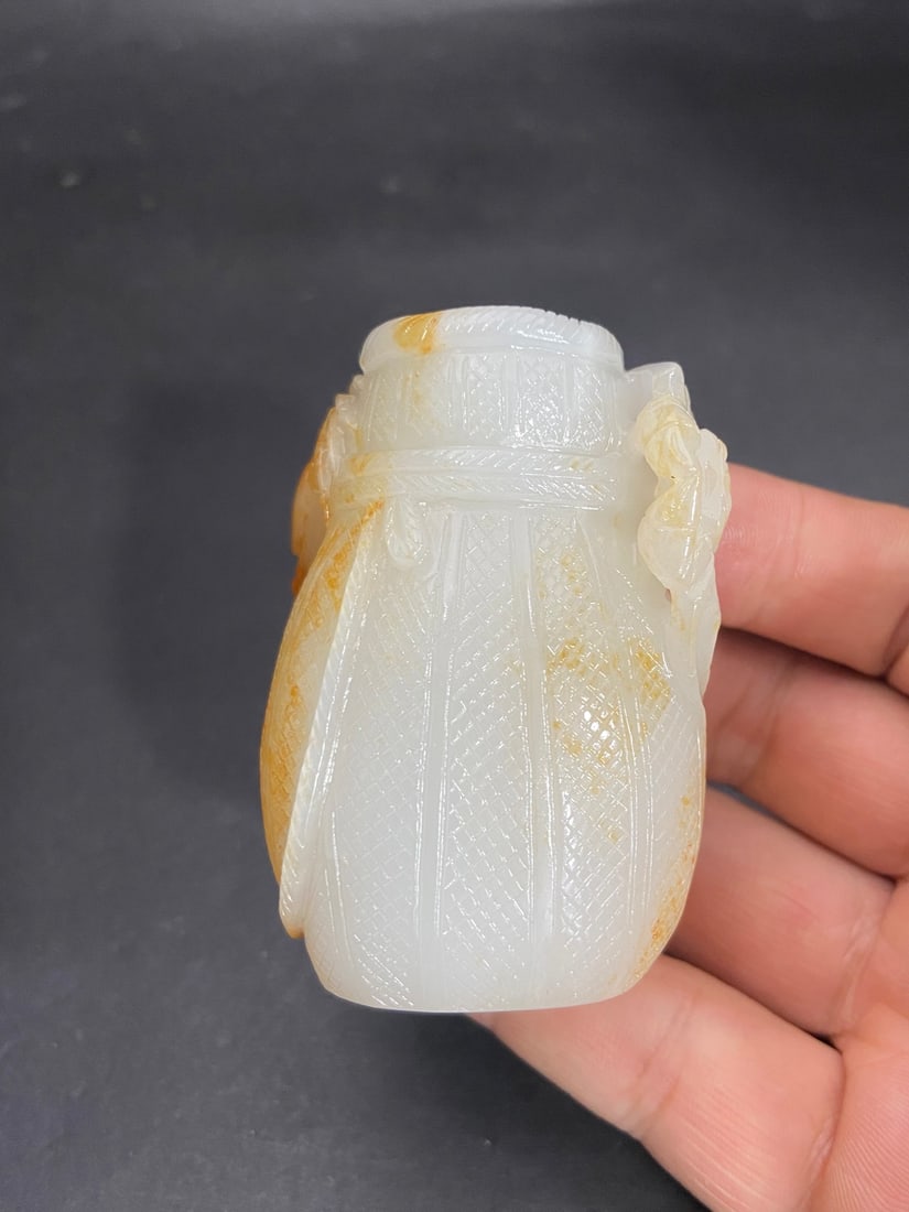 An Exquisite White Jade Crab Pattern Hand Piece - 9