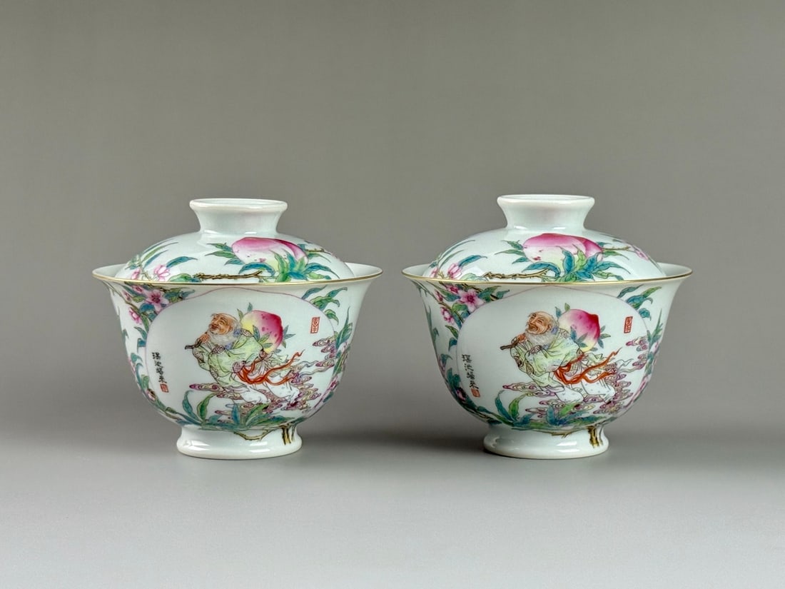 A Pair of Exquisite Famille-Rose Painted Gold Figure and Peach Pattern Bowls with Cover: A Pair of Exquisite Famille-Rose Painted Gold Figure and Peach Pattern Bowls with Cover,Qing Dynasty,China,Qianlong Four-character