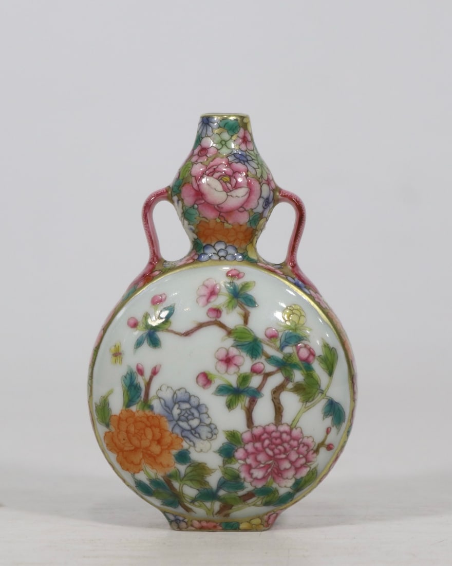 An Exquisite Famille-Rose Gold Ground Flower Pattern Double-Ears Vase: An Exquisite Famille-Rose Gold Ground Flower Pattern Double-Ears Vase,Qing Dynasty, China,Qianlong Four-character