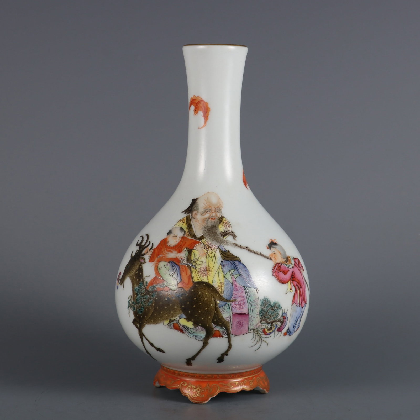An Exquisite Famille-Rose Painted Gold Figure Pattern Vase: An Exquisite Famille-Rose Painted Gold Figure Pattern Vase,Qing Dynasty, China,Qianlong Six-character