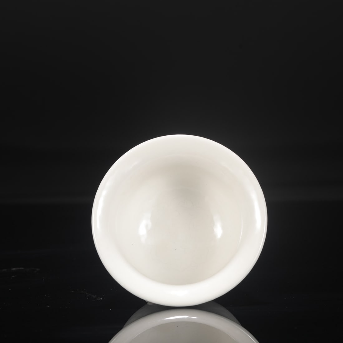 An Exquisite White Glazed Cup - 2
