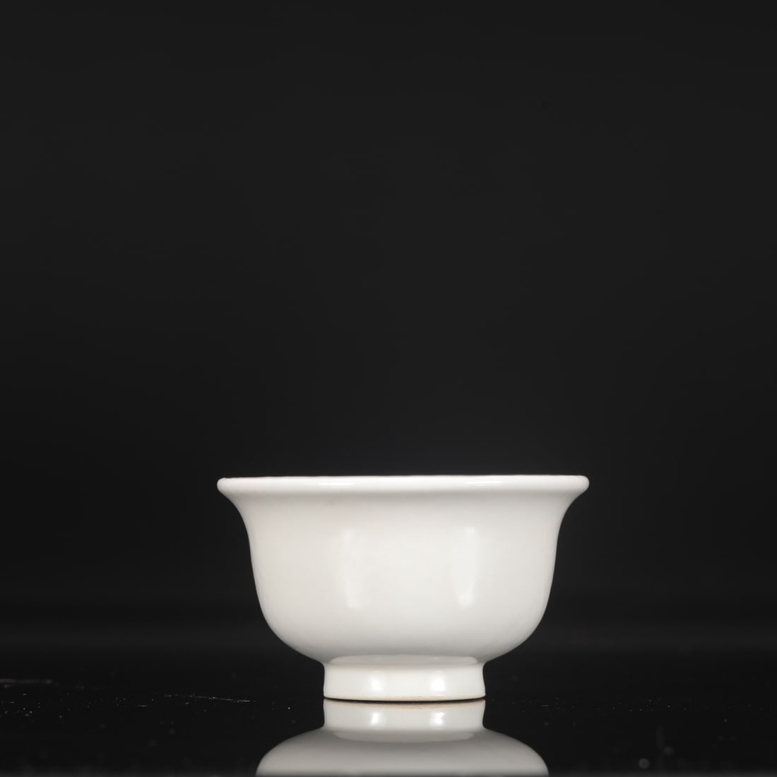 An Exquisite White Glazed Cup - 4