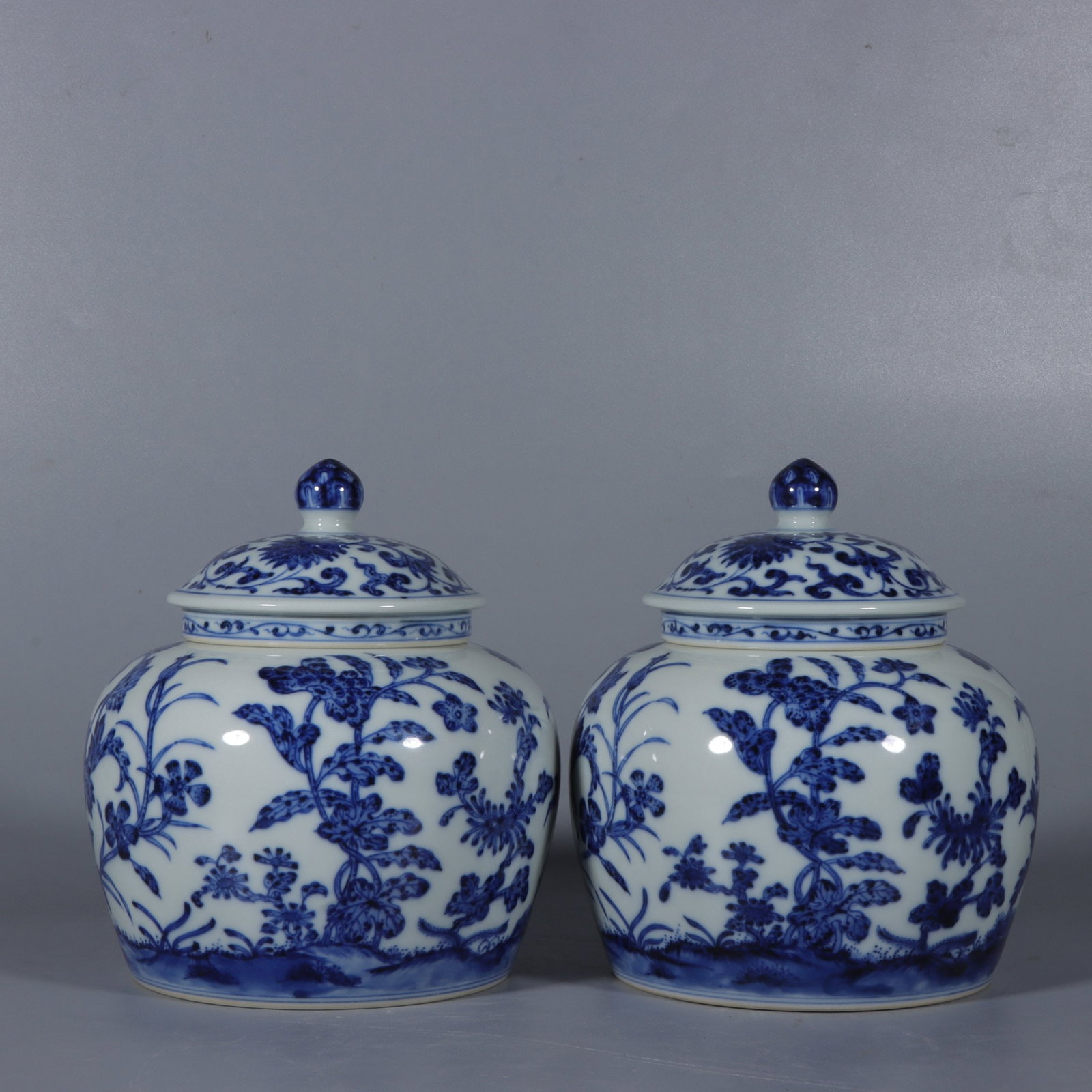 A Pair of Exquisite Blue and White Flower Pattern Cover Jars (1 of 9)