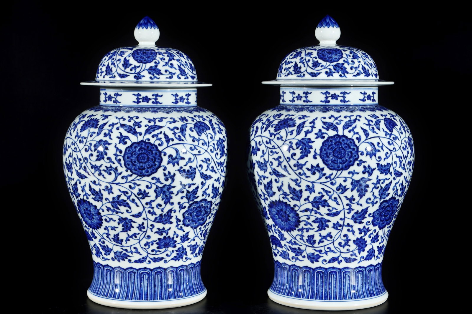 A Pair of Huge Blue and White Lotus Pattern Cover Jars (1 of 9)